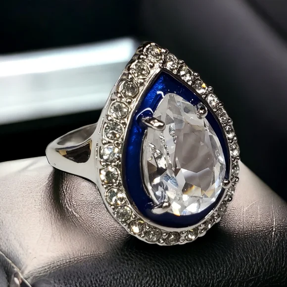 Elegant Kenneth Lane KJL Teardrop Crystal Enamel Ring - Picture 2 of 5